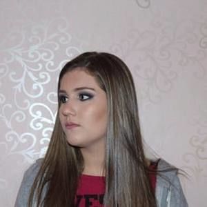 Meet your Posher, Júlia